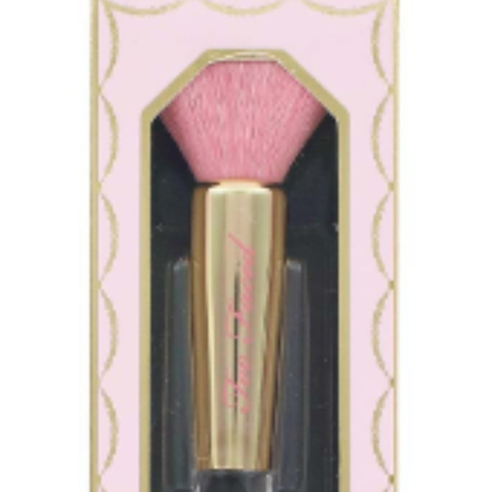 TOO FACED Diamond Light Highlighting Brush